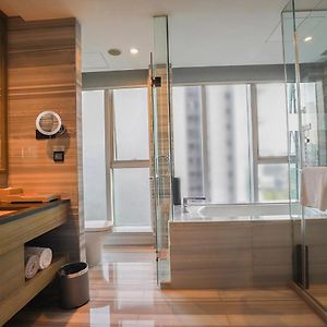 G50 Deluxe King Room
